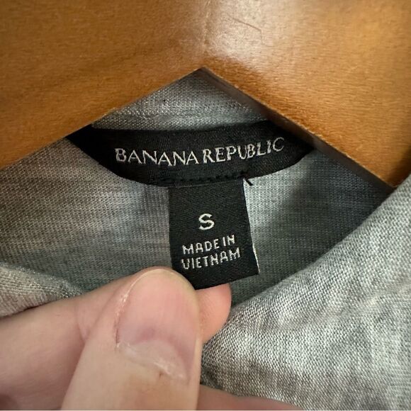 Banana Republic Grey Wrap Front Button-Down Blouse Size Small Minimalist Basic - Picture 8 of 13